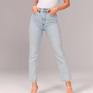 NWOT A&F Ultra High Rise Ankle Straight Jeans 29/8